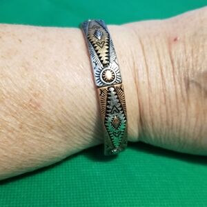 Southwestern Style Strech Bracelet Silver/Gold Tone Native America